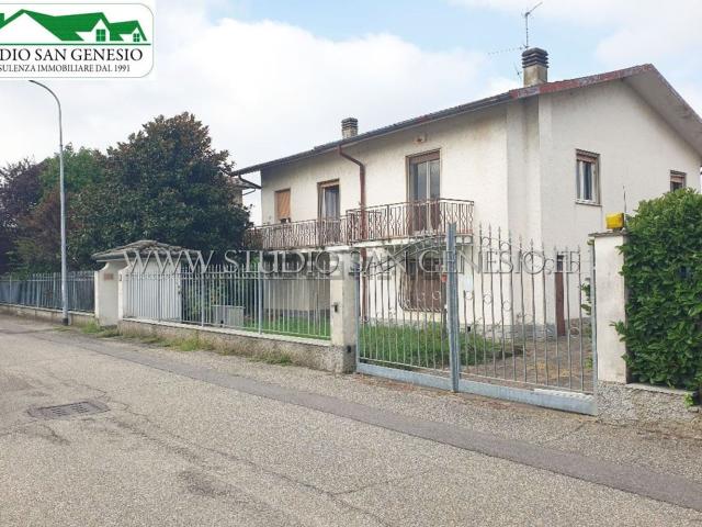 Casa in vendita a San Genesio ed Uniti, Pavia