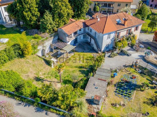 Casa in vendita a Biandronno, Lombardia