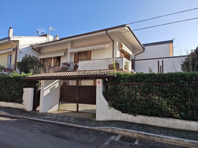 Casa in vendita a Pescara, Abruzzo