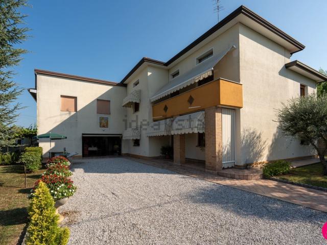 Casa in vendita a Azzano Decimo, Friuli-Venezia Giulia