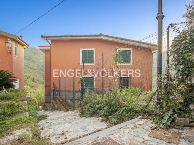 Casa in vendita a Castiglione Chiavarese, Liguria