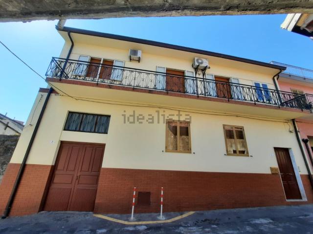 Casa in vendita a Pedara, Sicilia