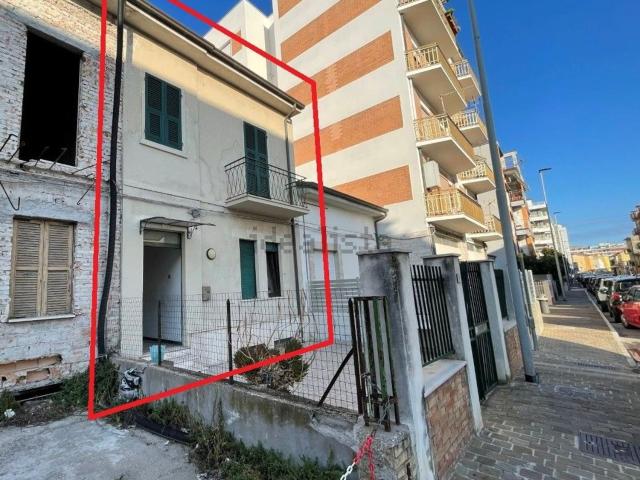 Casa in vendita a Marche, Macerata