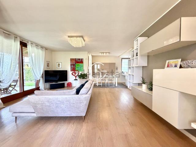 Casa in vendita a Rivoltella del Garda, Desenzano Del Garda