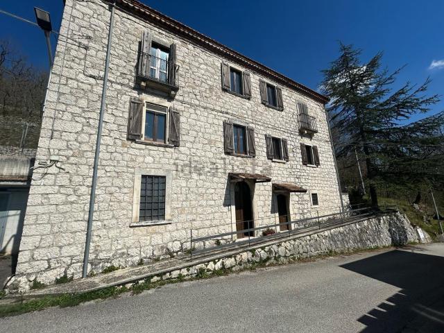 Casa in vendita a Sessano Del Molise, Molise