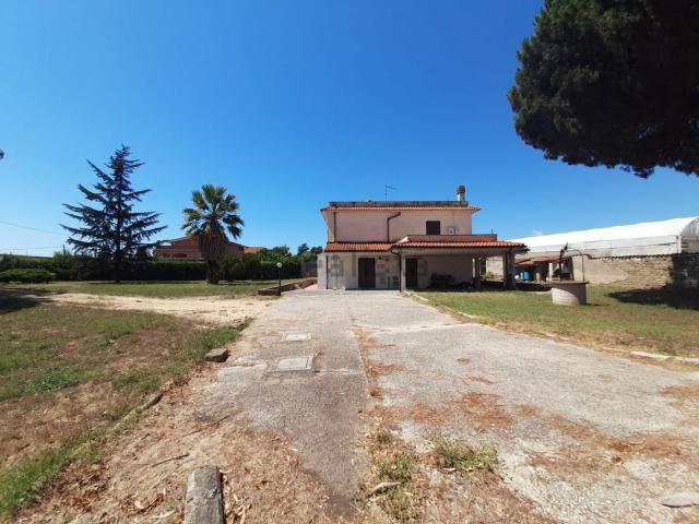 Casa in vendita a Aprilia, Lazio
