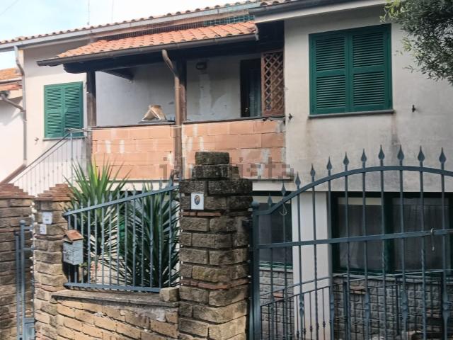Casa in vendita a Le Valli, Vetralla