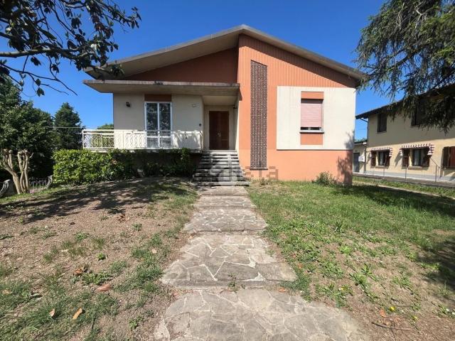 Casa in vendita a Terra di Mezzo, Re
