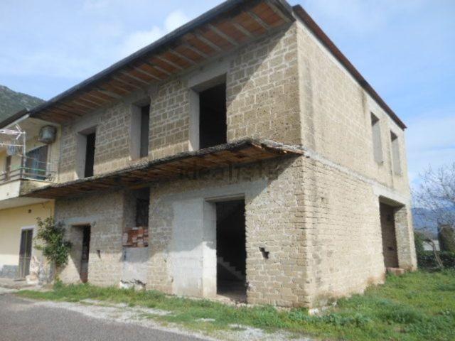 Casa in vendita a Pietravairano, Campania