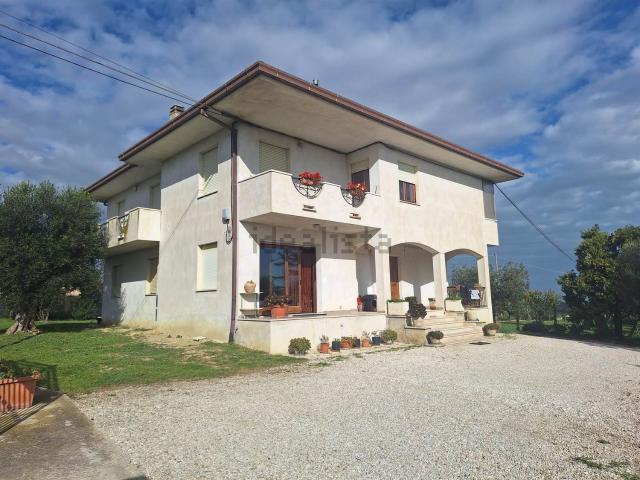 Casa in vendita a Santa Petronilla, Marche