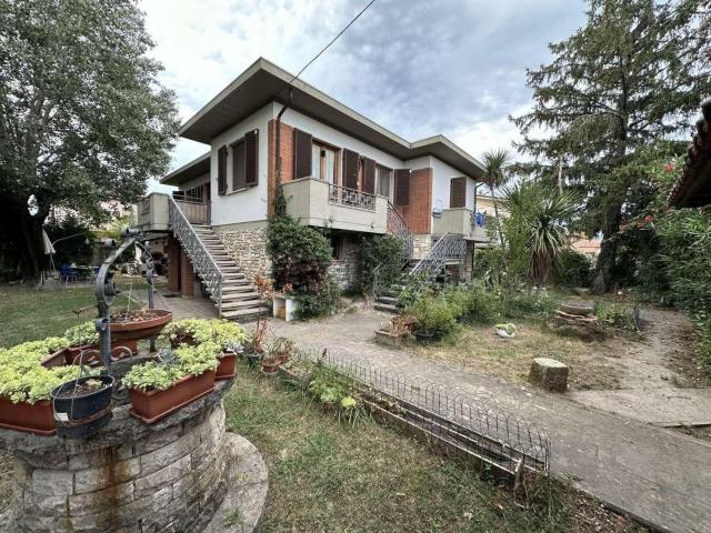 Casa in vendita a Marina di Carrara, Carrara