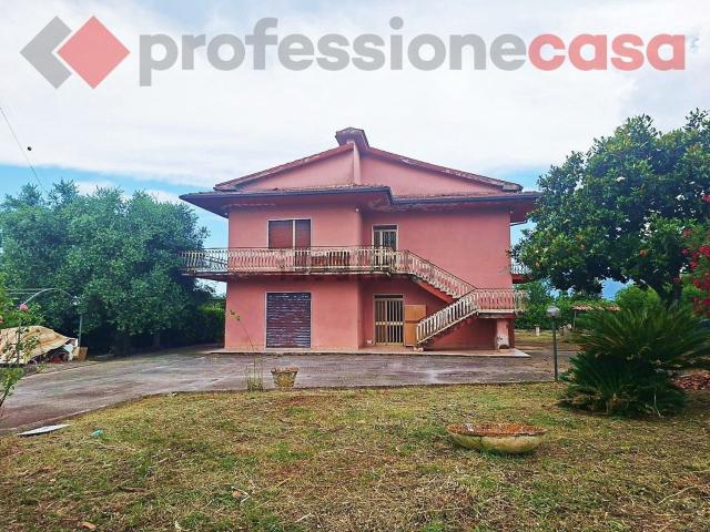 Casa in vendita a Aquino, Lazio