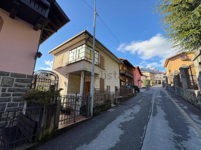 Casa in vendita a Premolo, Lombardia