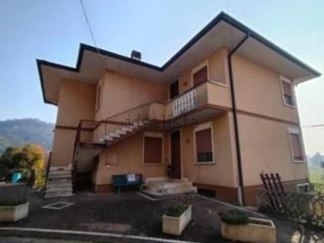 Casa in vendita a Montecchio Maggiore, Veneto
