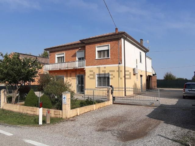 Casa in vendita a Ferrara, Reggio Emilia