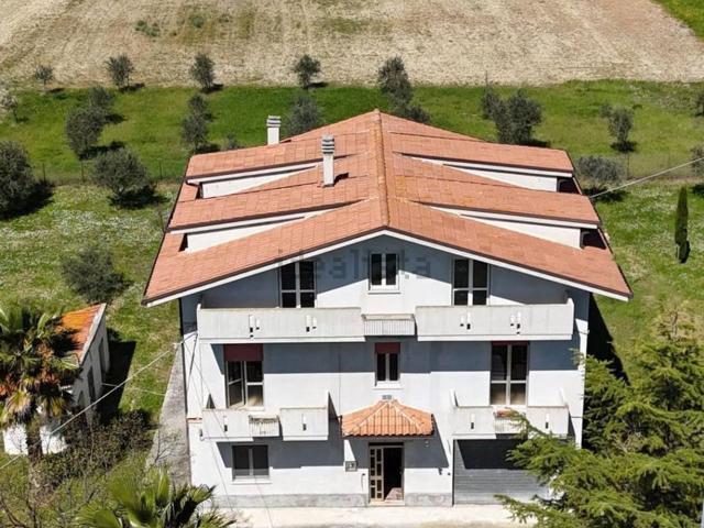 Casa in vendita a Floriano, Campli