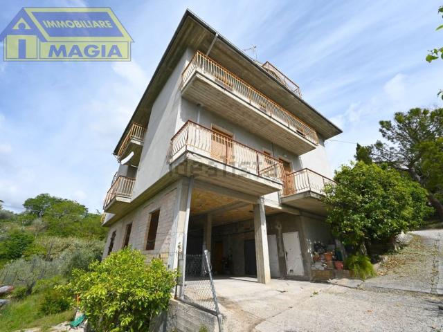 Casa in vendita a Santa Lucia, Castorano