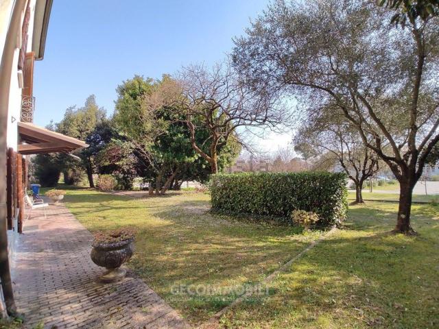 Casa in vendita a Montebelluna, Veneto