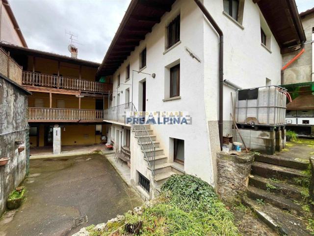 Casa in vendita a Gandino, Lombardia