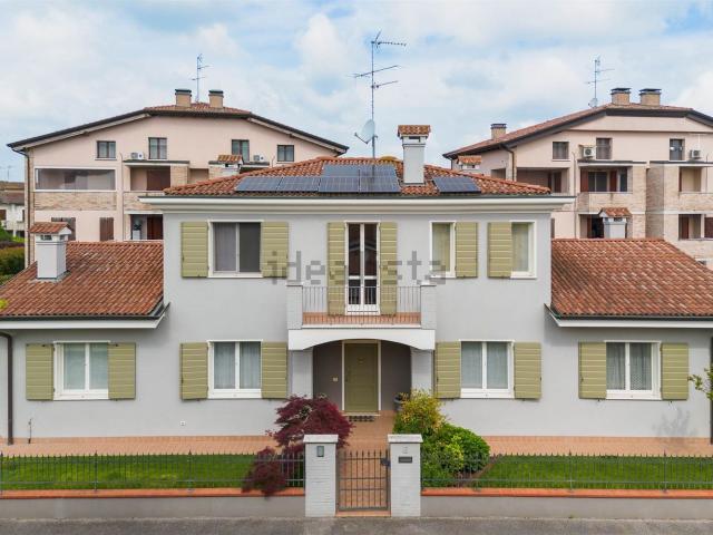 Casa in vendita a Borgo Virgilio, Cerese