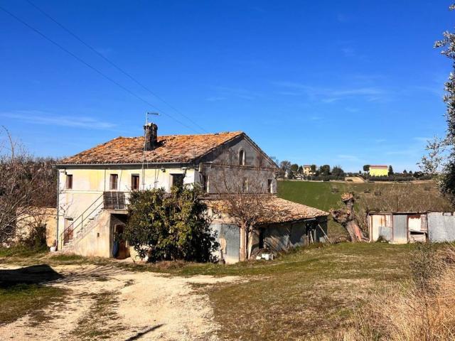 Casa in vendita a Montefiore, Marche