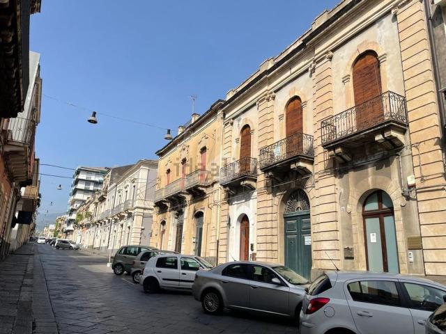 Casa in vendita a Giarre, Sicilia