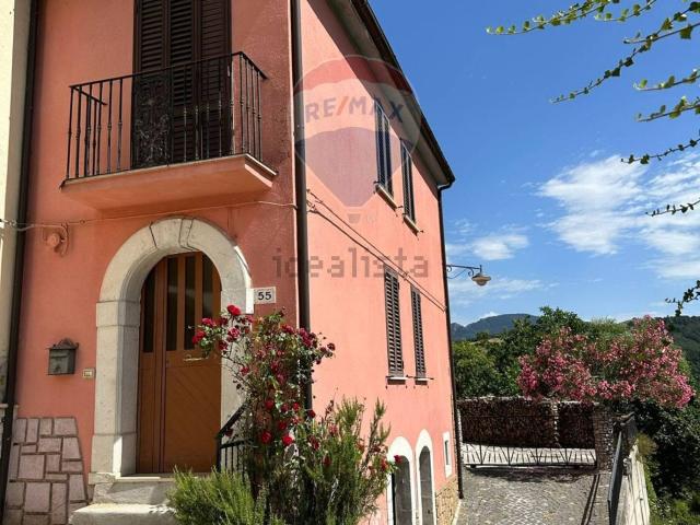 Casa in vendita a Roccasicura, Molise