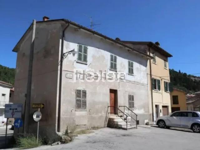 Casa in vendita a Centro storico, Fossombrone