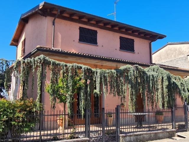 Casa in vendita a Montù Beccaria, Lombardia