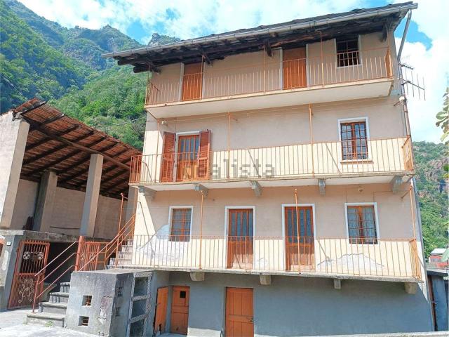 Casa in vendita a Donnas, Aosta