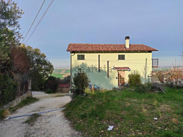 Casa in vendita a Strada, Marche