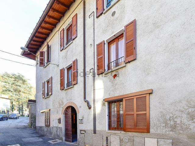 Casa in vendita a Valbrona, Lombardia