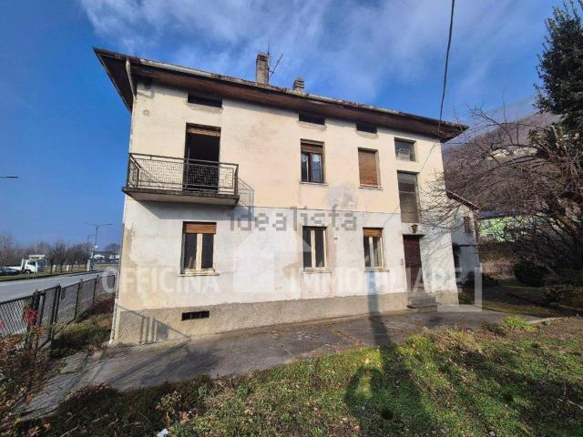 Casa in vendita a Mantello, Lombardia
