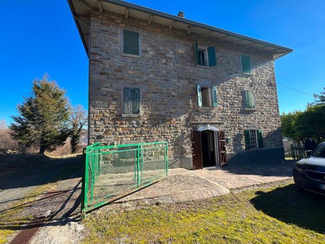 Casa in vendita a Unione dei comuni del Distretto Ceramico, Montefiorino