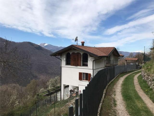 Casa in vendita a Ponna, Lombardia
