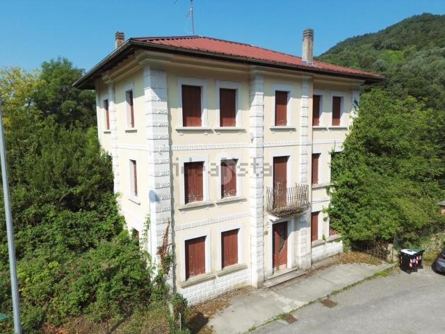 Casa in vendita a Castelnovo Del Friuli, Friuli-Venezia Giulia