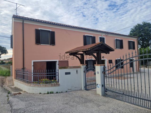 Casa in vendita a Carrara, Marche