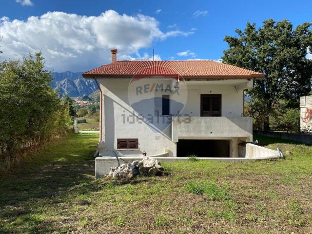 Casa in vendita a Rocchetta A Volturno, Molise