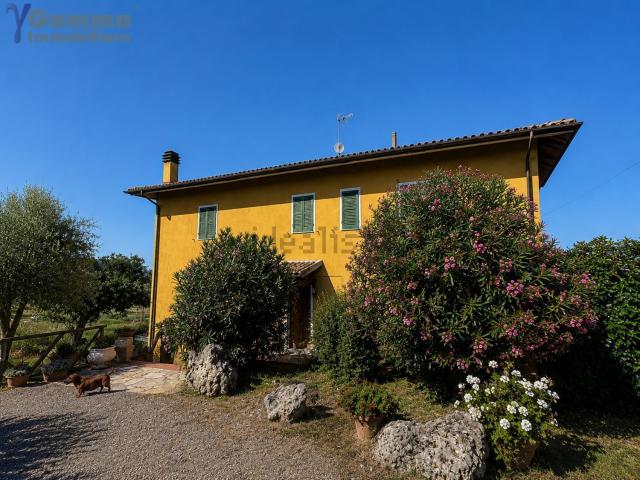 Casa in vendita a Magliano In Toscana, Toscana