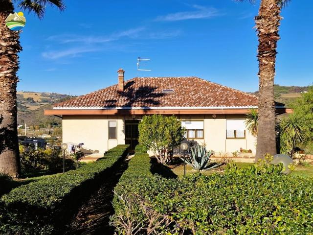 Casa in vendita a Castiglione Messer Raimondo, Abruzzo