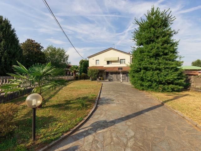 Casa in vendita a Baraggia, Vedano Olona