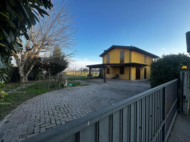 Casa in vendita a Tresinaro - Secchia, Re