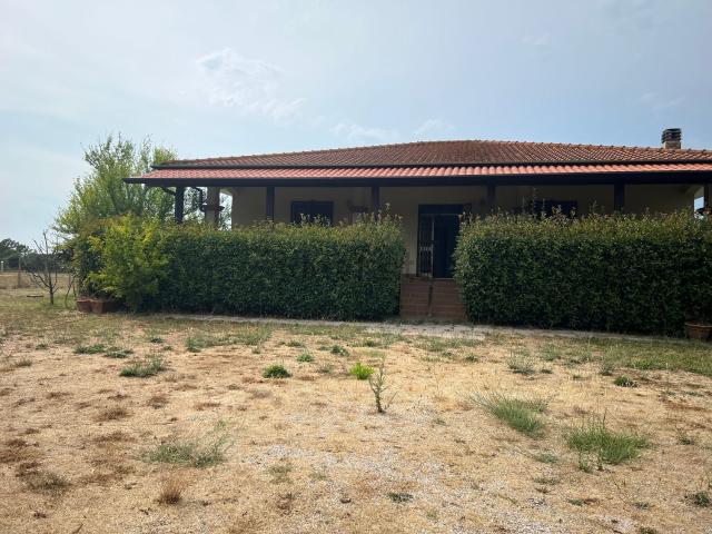 Casa in vendita a Latina, Lazio