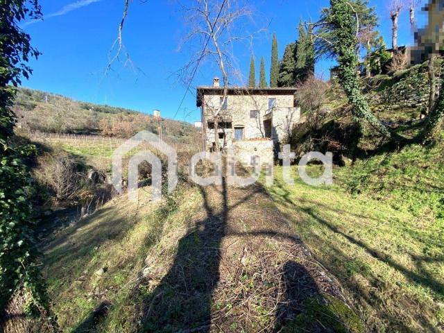 Casa in vendita a Montevarchi, Toscana