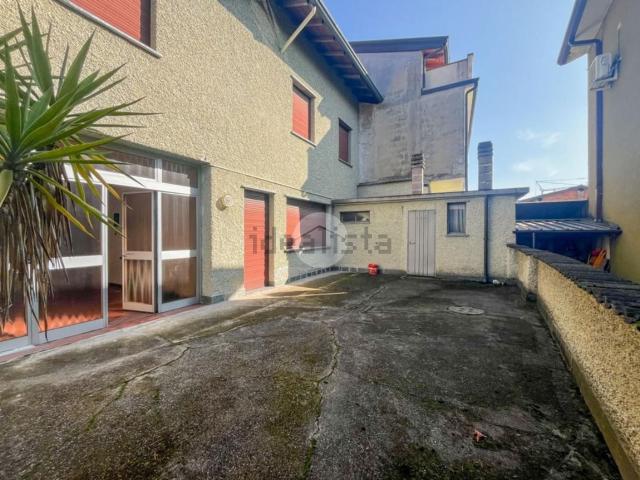 Casa in vendita a Castrezzato, Brescia