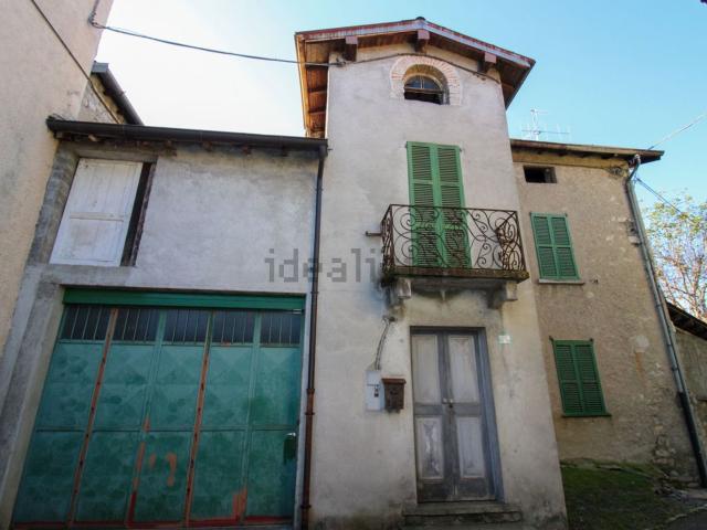Casa in vendita a Laino, Lombardia