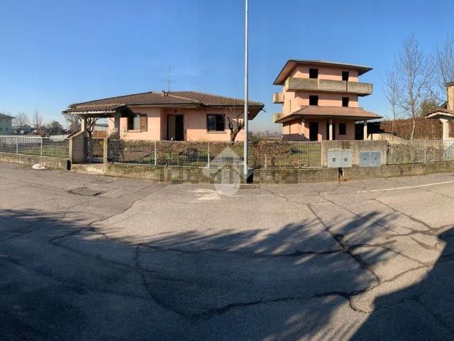 Casa in vendita a Pontoglio, Lombardia