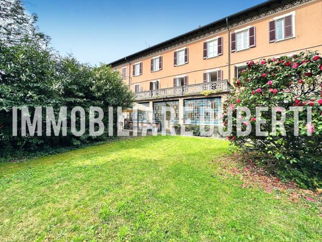Casa in vendita a Varano Borghi, Lombardia