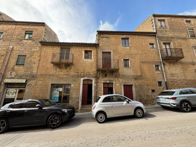 Casa in vendita a Calascibetta, Sicilia