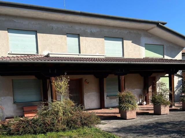 Casa in vendita a Cornuda, Veneto
